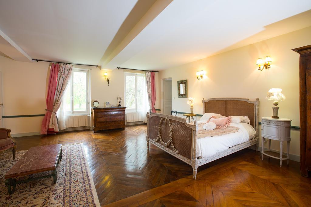 Chateau De La Madeleine Bed & Breakfast Pressagny l'Orgueilleux Exterior photo