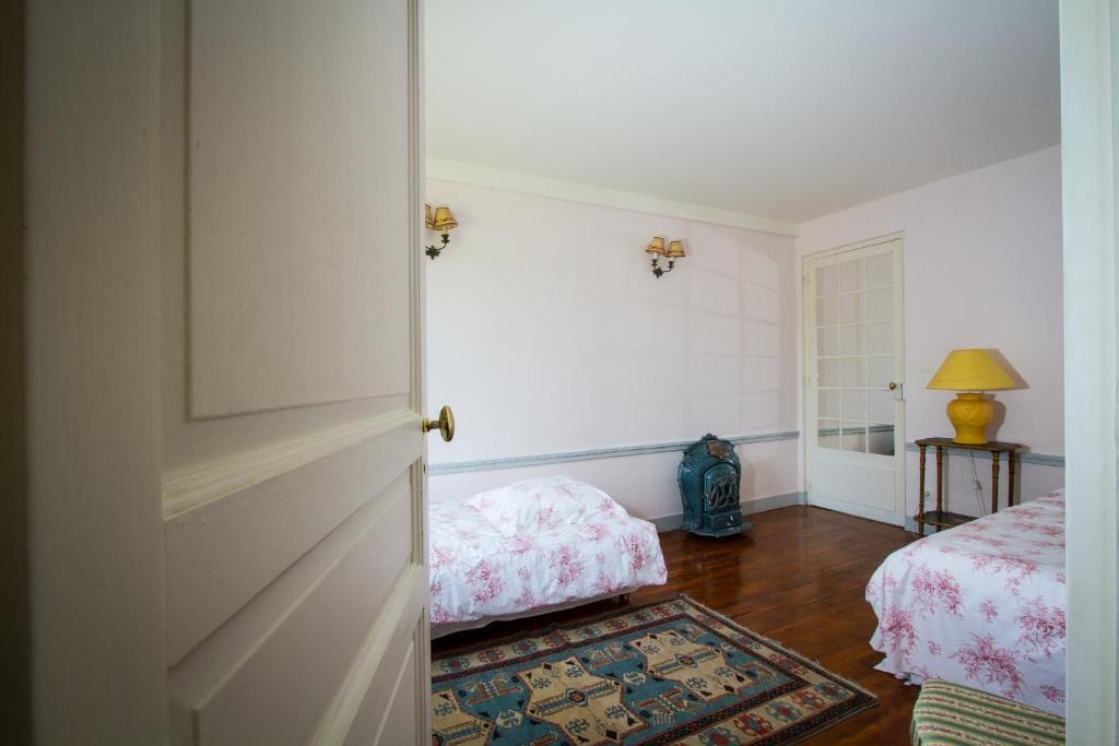 Chateau De La Madeleine Bed & Breakfast Pressagny l'Orgueilleux Room photo