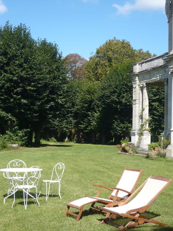 Chateau De La Madeleine Bed & Breakfast Pressagny l'Orgueilleux Exterior photo